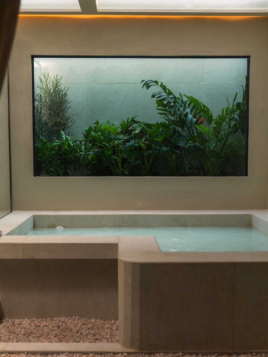 Private onsen overlooking the mirror garden